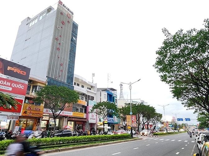 💰💰 Quá rẻ. 24 tỷ nhà 3 tầng mặt tiền Nguyễn Văn Linh. Vị trí rất đẹp