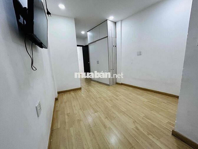 Nhà sát mặt tiền Nguyễn Văn Trỗi, 2 mặt hẻm, 2 phòng ngủ