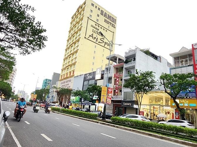 💰💰 Quá rẻ. 24 tỷ nhà 3 tầng mặt tiền Nguyễn Văn Linh. Vị trí rất đẹp