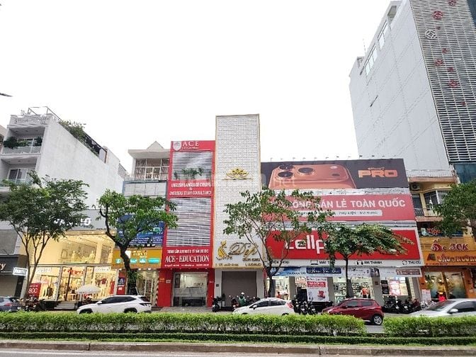 💰💰 Quá rẻ. 24 tỷ nhà 3 tầng mặt tiền Nguyễn Văn Linh. Vị trí rất đẹp