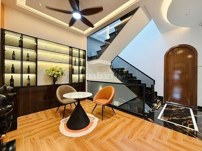 Bán nhà mặt tiền đường Nguyễn Duy Cung, Gò Vấp, gần siêu thị Emart 2