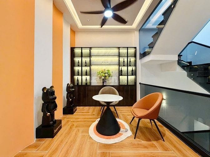 Bán nhà mặt tiền đường Nguyễn Duy Cung, Gò Vấp, gần siêu thị Emart 2