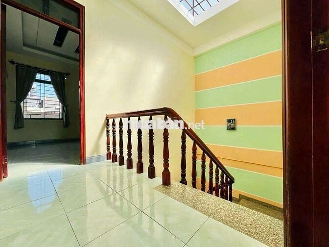 Nhà trệt 2 lầu 4 pn 5wc hẻm xe tải