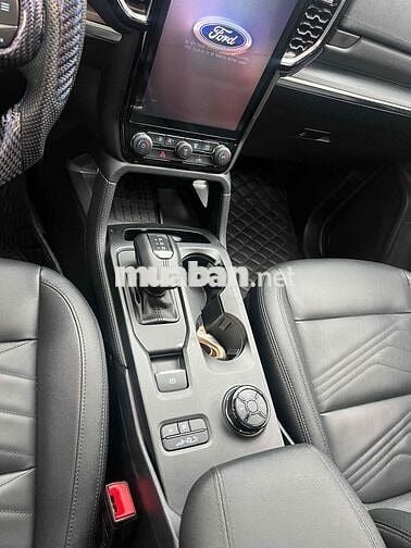 CẦN BÁN XE FORD EVERETS TITANIUM PLUS 4x4.13NKM