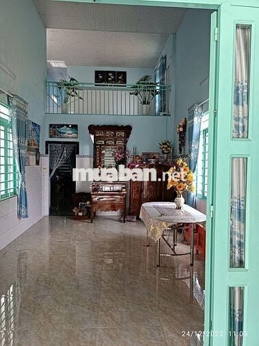 Nhà có sân đậu xe hơi tại Long Tân