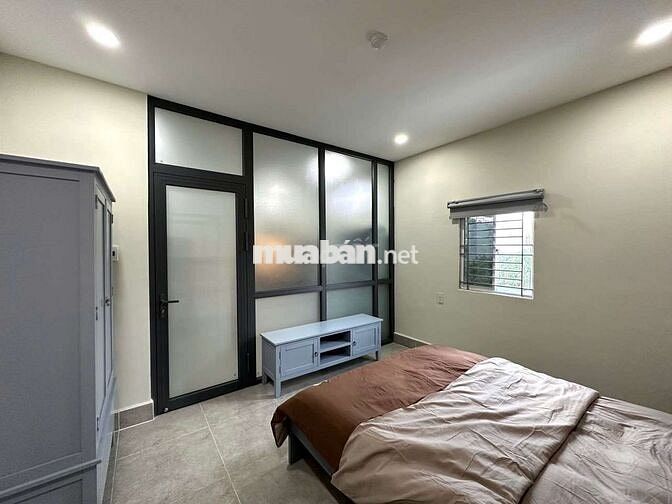 CHO THUÊ CĂN HỘ CHUNG CƯ CÓ THANG MÁY FULL NỘI THẤT XINH ĐẸP 5.5TR