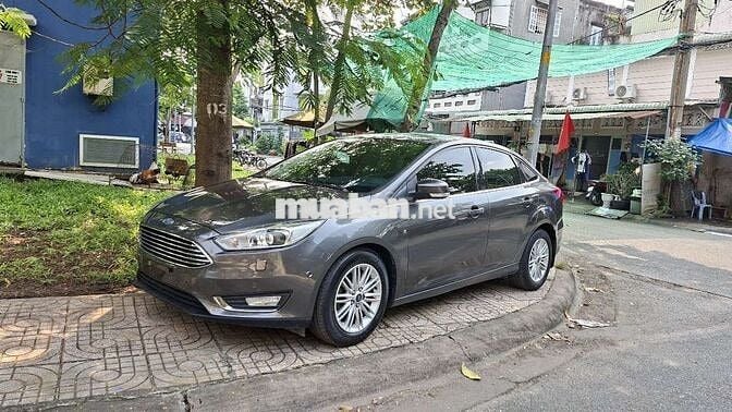Cần bán ford focus SX 2018 bảng Titanium