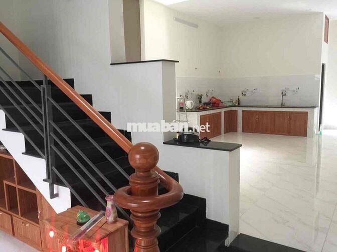 Nhà phố liền kề 105m2- Chính Chủ- 2 tầng, 1 trệt- 5PN