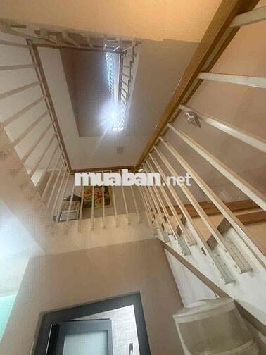 Bán nhà Quận 3, 5 tầng kiên cố, hẻm 3m thẳng một trục, sát mặt tiền. V