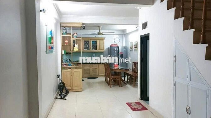 Nhà mặt tiền 36 m2, 4 phòng ngủ, ngõ 207 đường Ngọc Hồi