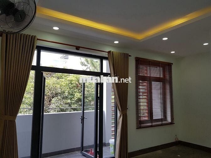 Cho thuê nhà phố Linh Tây, đường 18, 1 trệt 2 lầu