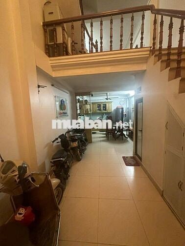 Nhà mặt tiền 36 m2, 4 phòng ngủ, ngõ 207 đường Ngọc Hồi