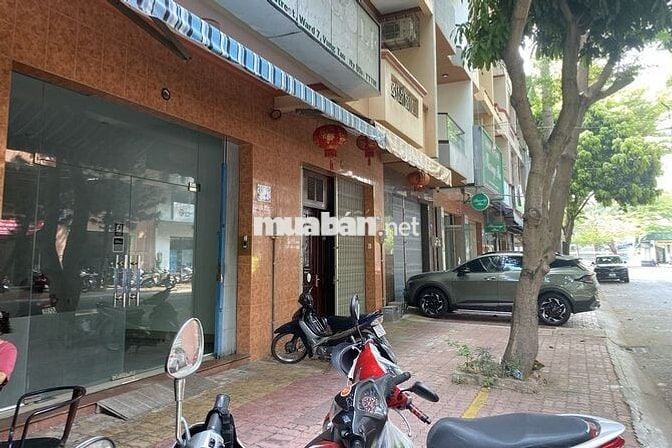 mặt bằng kinh doanh hoặc mở văn phòng. diện tích 5m x 20m