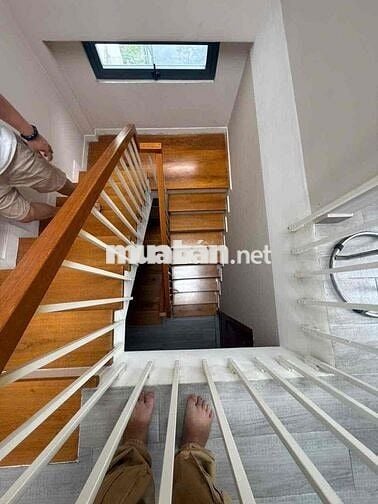 Bán nhà Quận 3, 5 tầng kiên cố, hẻm 3m thẳng một trục, sát mặt tiền. V