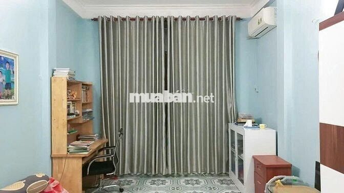 Nhà mặt tiền 36 m2, 4 phòng ngủ, ngõ 207 đường Ngọc Hồi
