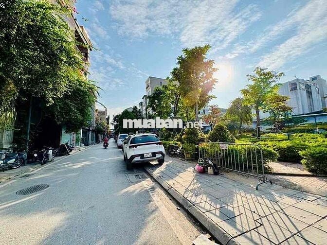 TRUNG TÂM PHỐ TRẠM NHÀ ĐẸP MỚI TINH VỀ Ở NGAY