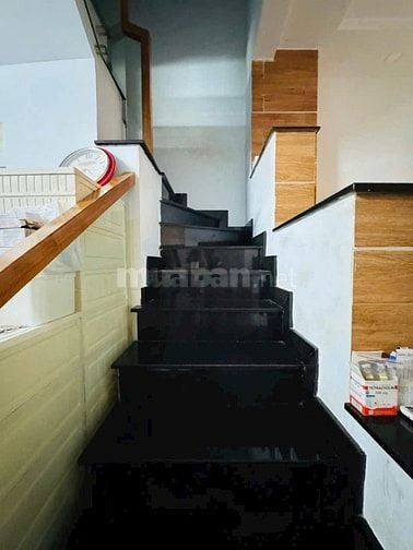 Bán gấp nhà cấp 4 có lửng. DT 4,5m x 19m Giá 6 tỷ 150