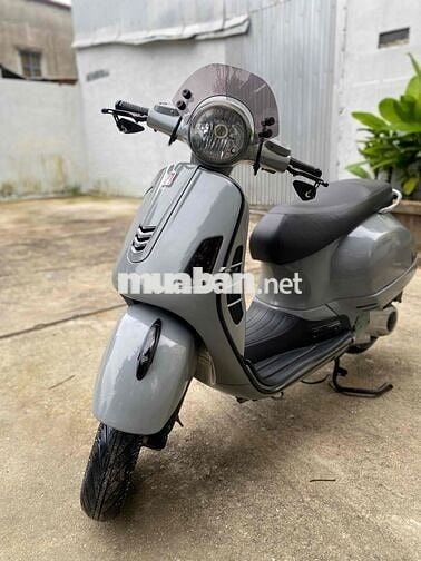 Vespa GTS xám si măng xe mây chạy êm ru