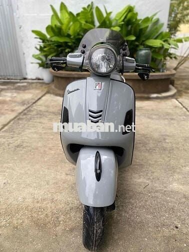 Vespa GTS xám si măng xe mây chạy êm ru