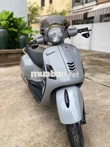 Vespa GTS xám si măng xe mây chạy êm ru