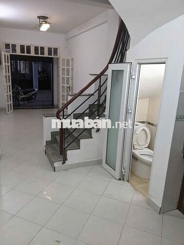 Nhà mặt tiền Q3, 3m x 11m, 1 trệt + 3 lầu, 2 phòng ngủ