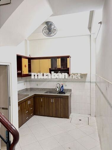 Nhà mặt tiền Q3, 3m x 11m, 1 trệt + 3 lầu, 2 phòng ngủ