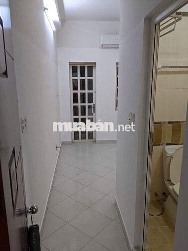 Nhà mặt tiền Q3, 3m x 11m, 1 trệt + 3 lầu, 2 phòng ngủ