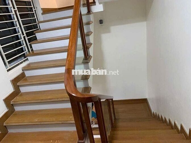 Chủ nhà cho thuê nhà mới, thang máy, 129m2_ 4T; Lạc Long Quân -42 Tr