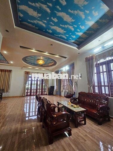 Nhà bệt hự đẹp 623m2 tặng nội thất