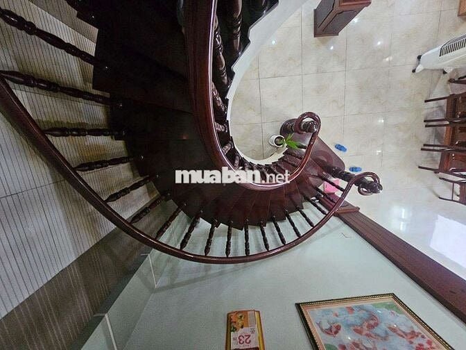 Nhà bệt hự đẹp 623m2 tặng nội thất