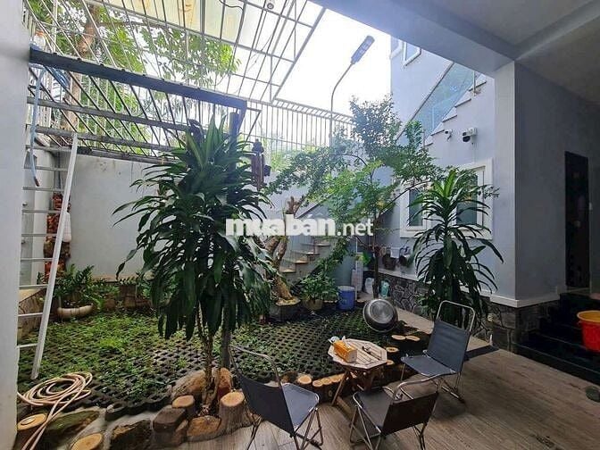 Cho thuê biệt thự sân vườn 4PN full nội thất sân oto