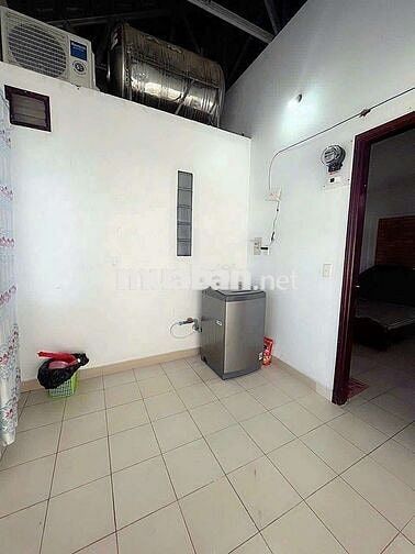 CHO THUÊ PHÒNG TRỌ SẴN NỘI THẤT CÓ CỬA SỔ VÀ BAN CÔNG GIÁ 2.5TR/THÁNG