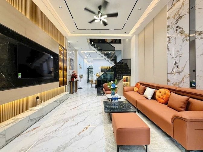 Bán nhà mặt tiền đường Nguyễn Duy Cung, Gò Vấp, gần siêu thị Emart 2