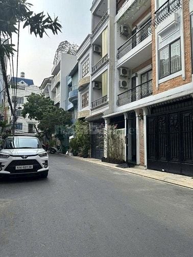 nhà 4 tầng 10 phòng.4,5x16m.HDT 50tr/tháng. Đường nhựa 8m sát mặt tiền