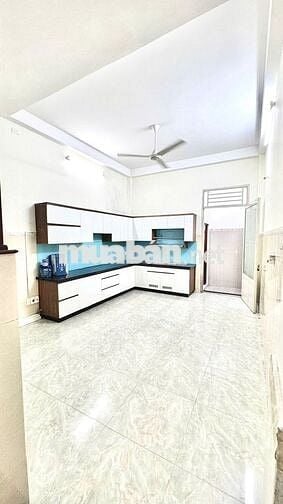 Nhà nguyên căn 3 lầu DT 200m2, hẻm 2 ô tô 6m - Đường Thới An 20. Q.12