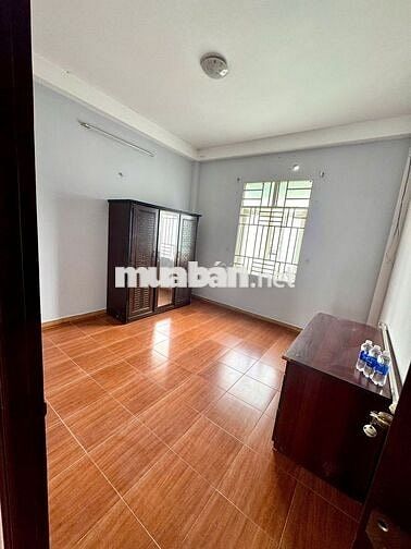 Nhà nguyên căn 3 lầu DT 200m2, hẻm 2 ô tô 6m - Đường Thới An 20. Q.12