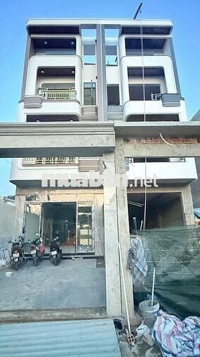 Nhà 3 lầu mới hoàn thiện gần siêu thị big c dĩ an cần bán