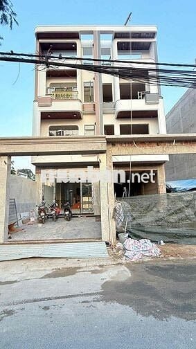 Nhà 3 lầu mới hoàn thiện gần siêu thị big c dĩ an cần bán