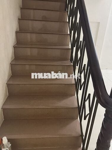 Nhà mặt tiền 150m2 3 phòng ngủ đường Lê Hồng Phong