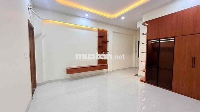 Nhà 3 lầu mới hoàn thiện gần siêu thị big c dĩ an cần bán