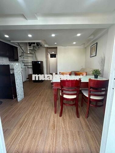 Cho thuê căn hộ duplex mặt tiền Điện Biên Phủ giáp Quận 1