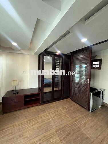 Cho thuê căn hộ duplex mặt tiền Điện Biên Phủ giáp Quận 1
