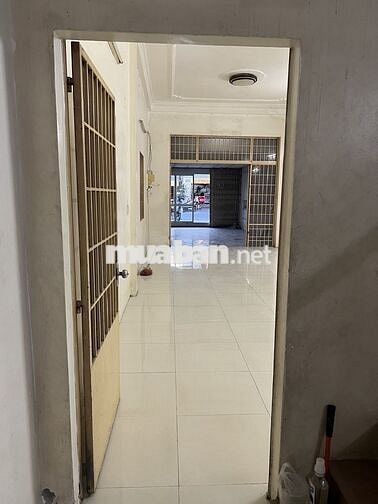 Nhà mặt tiền 150m2 3 phòng ngủ đường Lê Hồng Phong