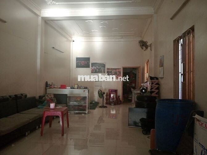 Nhà mặt tiền 150m2 3 phòng ngủ đường Lê Hồng Phong