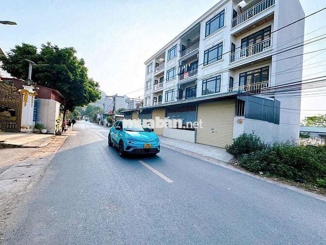 Nhà mới An Thắng,Biên Giang,4 tầng, View Hồ,Ôtô đỗ cạnh nhà,300 ra QL6