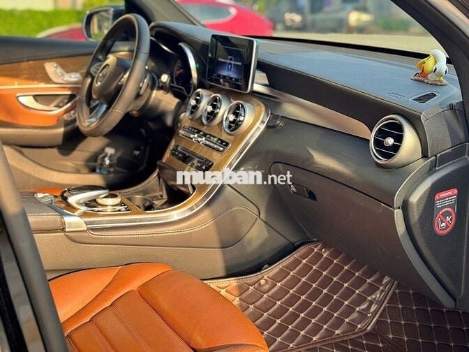 Mercedes Benz GLC250 4MATIC 2018 - 53000 km