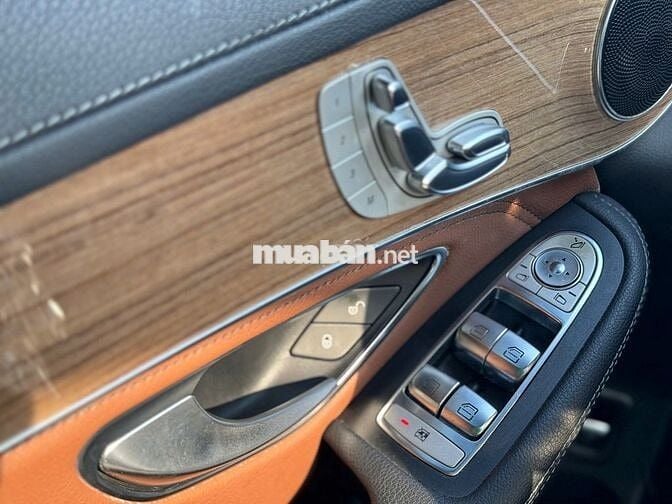 Mercedes Benz GLC250 4MATIC 2018 - 53000 km