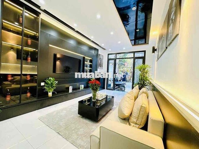 PHÂN LÔ => Ô TÔ ĐỖ CỬA => THANG MÁY => HBT.