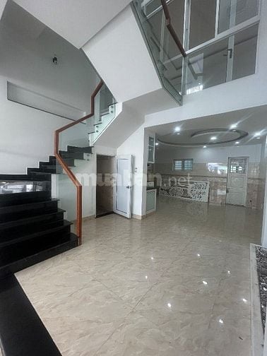 Gia đình cần bán nhà 3 tầng 3 mê Mặt tiền gần Hà Huy Tập -Trần Xuân Lê