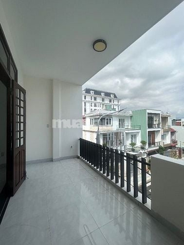 Gia đình cần bán nhà 3 tầng 3 mê Mặt tiền gần Hà Huy Tập -Trần Xuân Lê